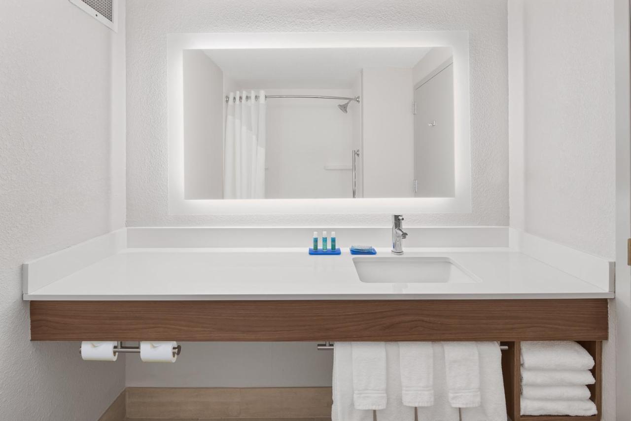 Holiday Inn Express Hotel & Suites Byron By Ihg Εξωτερικό φωτογραφία
