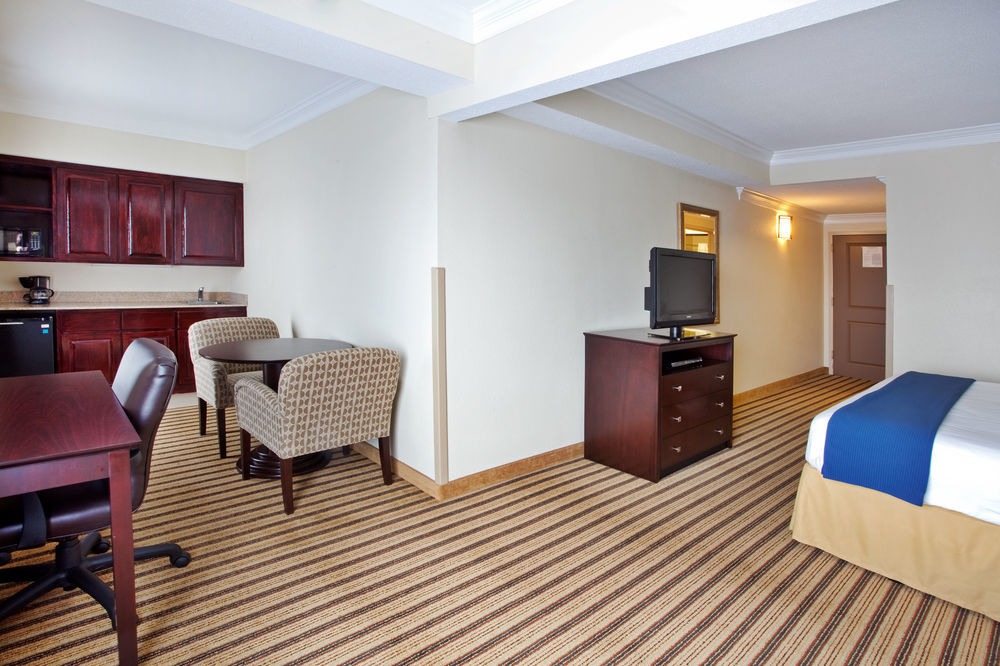 Holiday Inn Express Hotel & Suites Byron By Ihg Εξωτερικό φωτογραφία